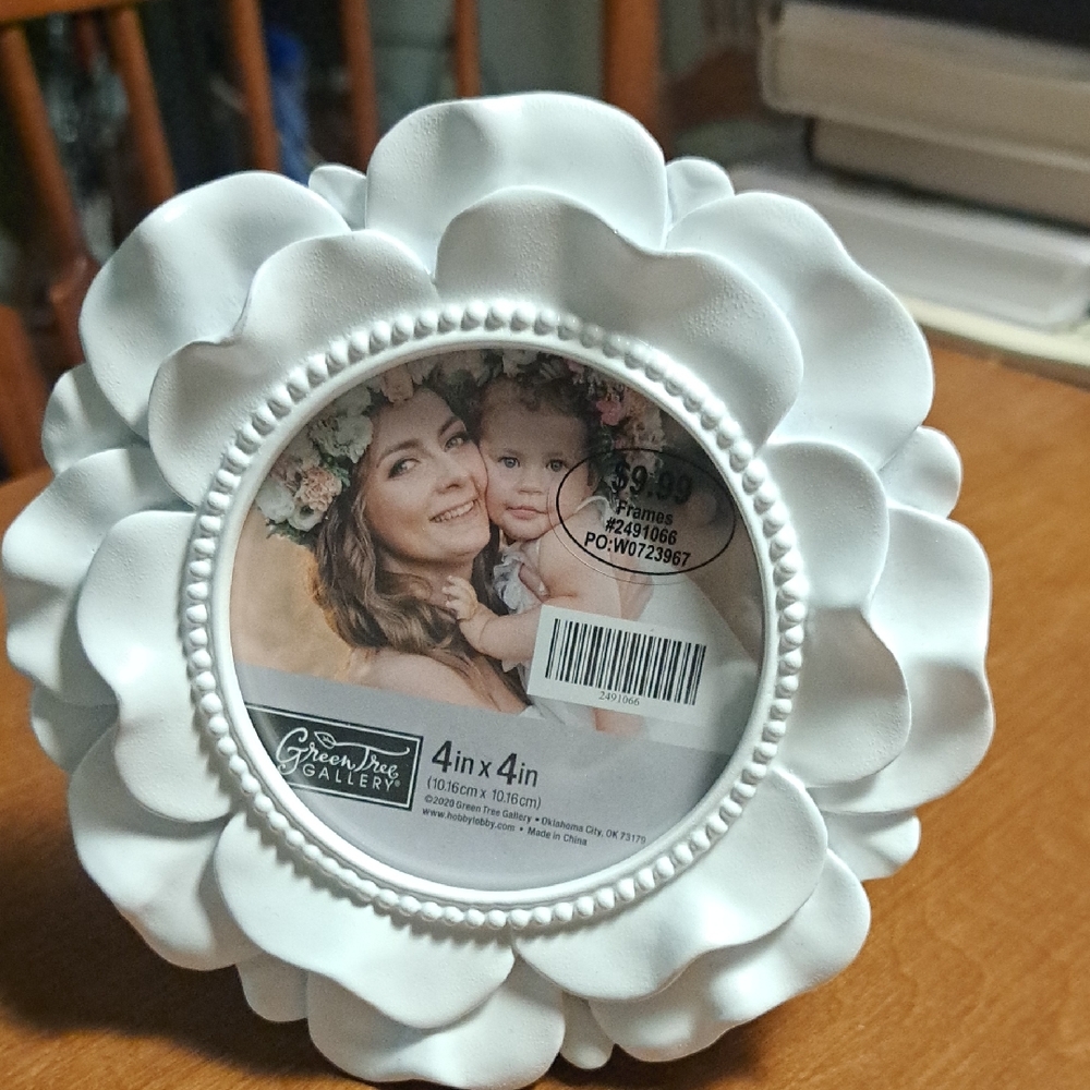 Gallery White Floral Picture Frame/ BUNDLE ONLY